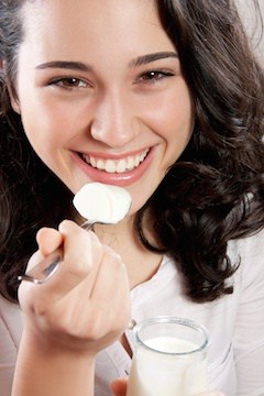 woman-yogurt-probiotics