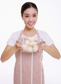 woman-egg-bowl